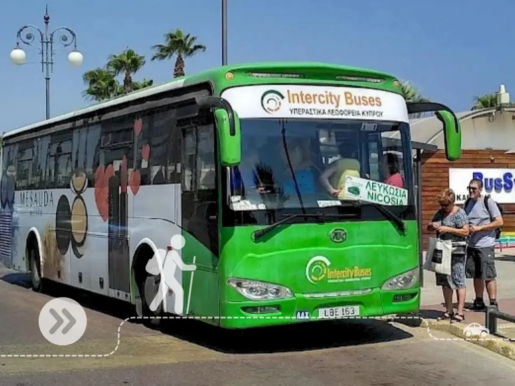 Mit dem öffentlichen Bussen Zypern individuell entdecken. Hier die Station des Intercity-Buses in Larnaka