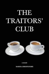 Das Buchcover von Traitors Club. Es zeigt 2 Kaffeetassen und den Namen der Autorin Marina Christofides